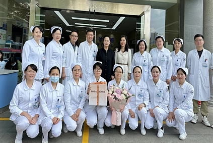 护理园地丨北京大学肿瘤医院云南医院开展护士节走访慰问活动